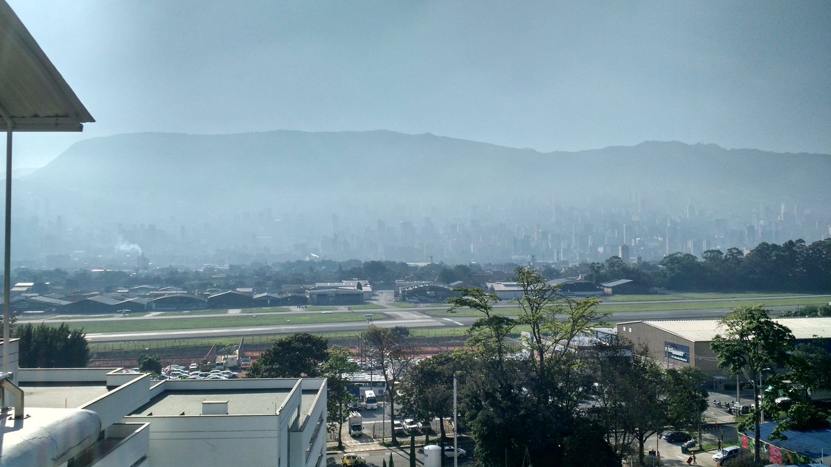 jopihernan's tweet photo. Contaminación no es pasajera... Al paso que vamos este será el próximo letrero en Medellín @elcolombiano @soymalala  @sttmed @FicoGutierrez https://t.co/ol4ljzk9Vt