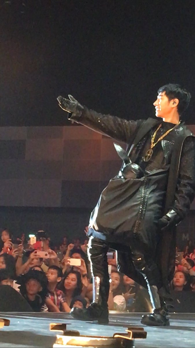 loveyouna_palit's tweet photo. ได้มาดูผัวในชุดจิงโจ้
มันดีต่อใจมากจริงๆ
รักก็จัง 😘😘😘
#เป๊กผลิตโชค
#หน้ากากจิงโจ้
#concertthemasksinger2 https://t.co/XsluysN7Tt