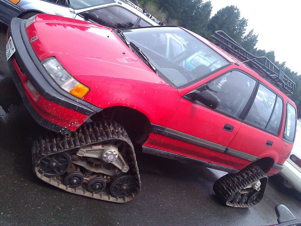 ifindrarecars's tweet photo. Honda Civic Wagon RT4WD.....on tracks! #tank #shuttle #honda https://t.co/zKGVeOERCK