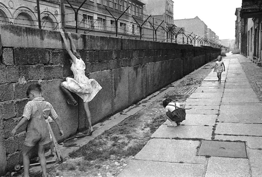 cakeandcircuses's tweet photo. #nowal #berlinwall #teardownthiswall https://t.co/0pa89hBS6g