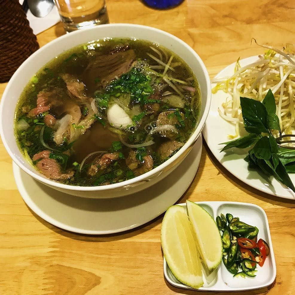 maabbkk's tweet photo. 今晩は面倒なのでホテル近くでPhoとビール🍺#フォー #ヤンゴンでフォー #pho #yangonfood #yangon #mynmar #myanmarlife #ヤンゴン #ヤンゴングルメ #ヤンゴン暮らし #ヤンゴンレス… https://t.co/heg7sOKOwx https://t.co/sG3IYTrlCW