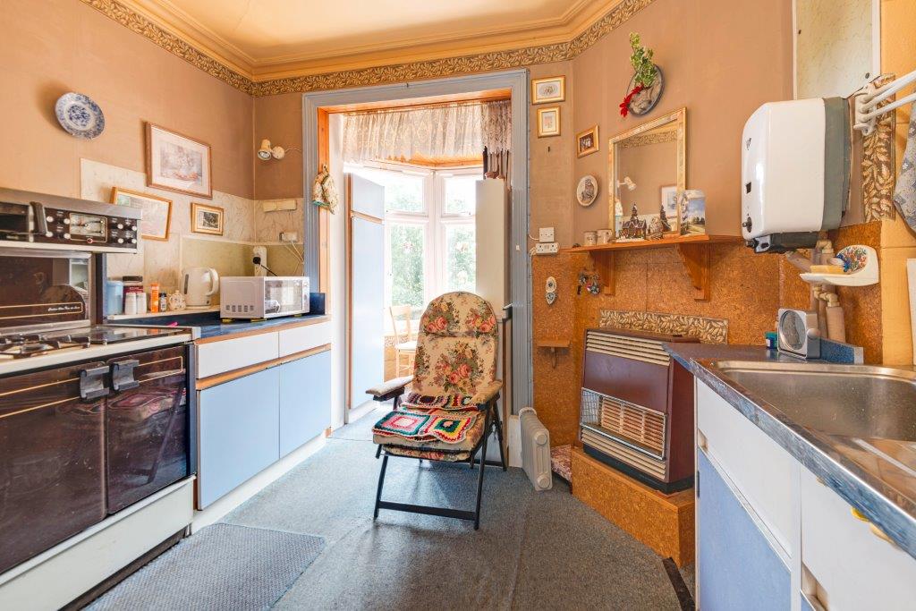 PhilipGreen64's tweet photo. #walkbackintime
#unmodernised #MuswellHill
#GoldschmidtandHowland
https://t.co/qlCQ0DlILqโฆ/Church-Crescent/beds-6/HIG170113.html https://t.co/x1l774F1Bu