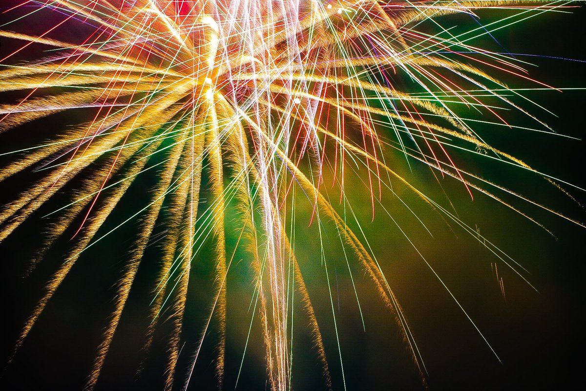FotoPenzberg's tweet photo. Feuerwerk vom Abschluss des Volksfestes #penzberg #bayern #tradition #feuerwerk #photography #NaturePhotography https://t.co/679y8K3ruS