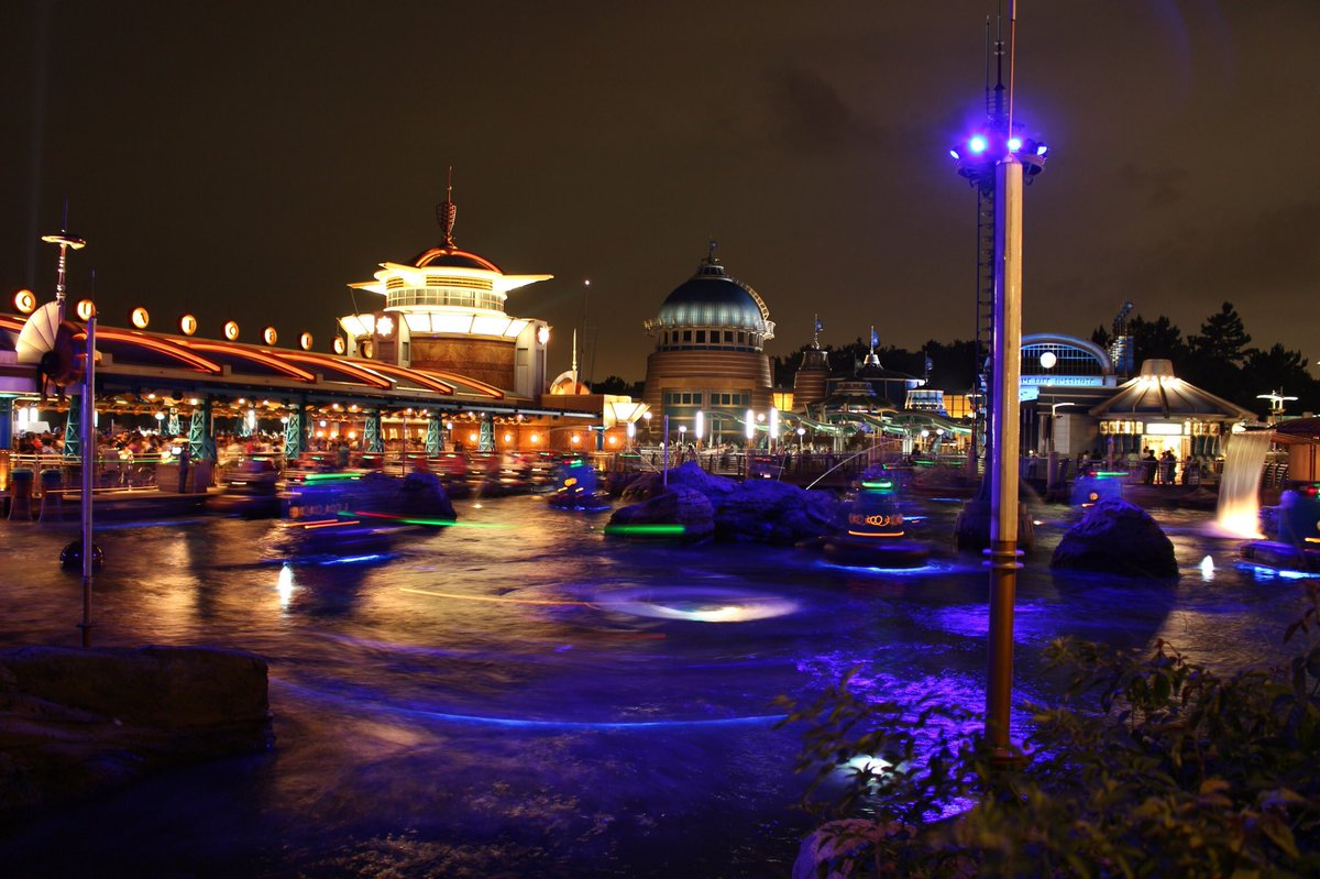 TLI19830415's tweet photo. 16年前、東京ディズニーシーがオープンした。
あちらにはここと同じ未来をテーマにしたポートディスカバリーがある。
さらに、そのPDにはここの意思を継いだシーライダーがあるのだ。
きらめく海の16周年を祝い、そしてまだ見ぬ未来へと心を踊らせよう。 https://t.co/FA3xpHomgt