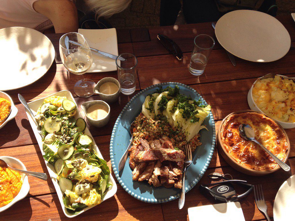 RT <a href="/WeekendMag/">The Weekend Magazine</a>: Sunday #Weekend Feast at @HauteCabriere for only - R370 pp
theweekend.co.za/cape-town.html