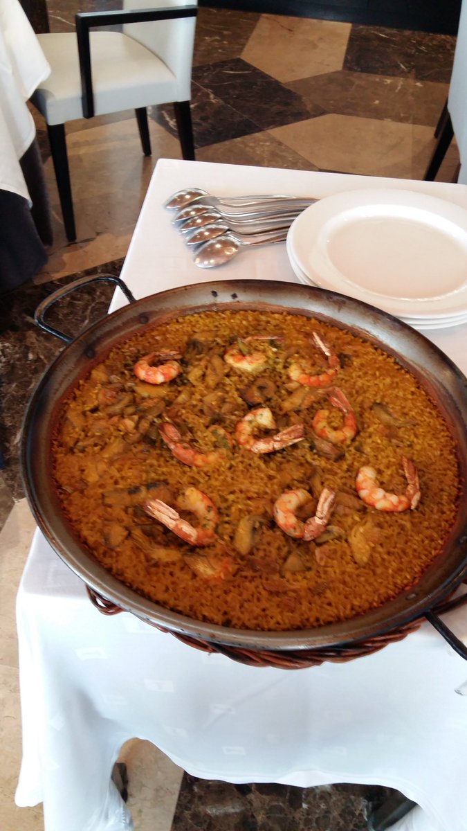 onesimodesanto1's tweet photo. ¿La mejor paella en Valencia? @MarGonz44732786 eres única !! Enormes en #trypazafata #paella #meliaspain @TrypHotels https://t.co/6RXX0KM8BP