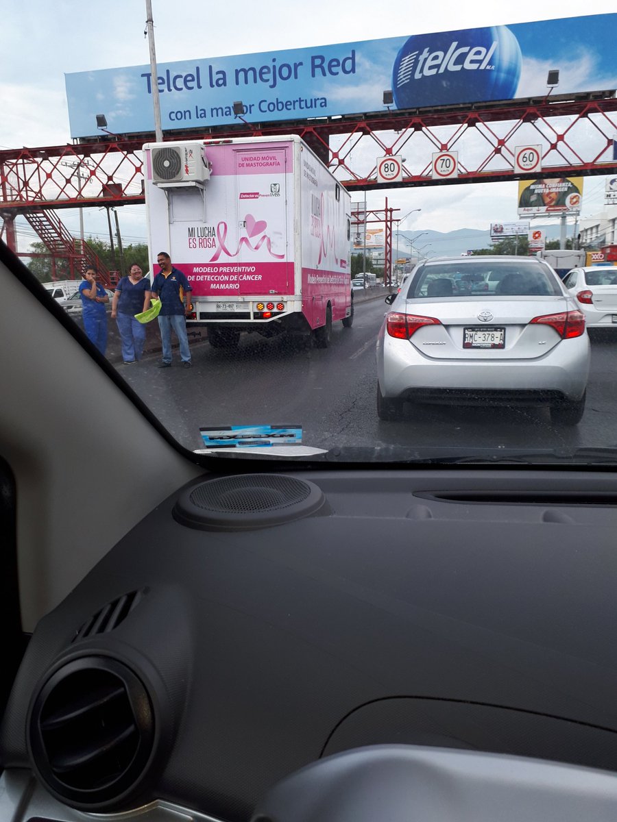 Microcomnte's tweet image. Camión descompuesto av Miguel alemán frente motel seara rumbo centro @escuadronvial