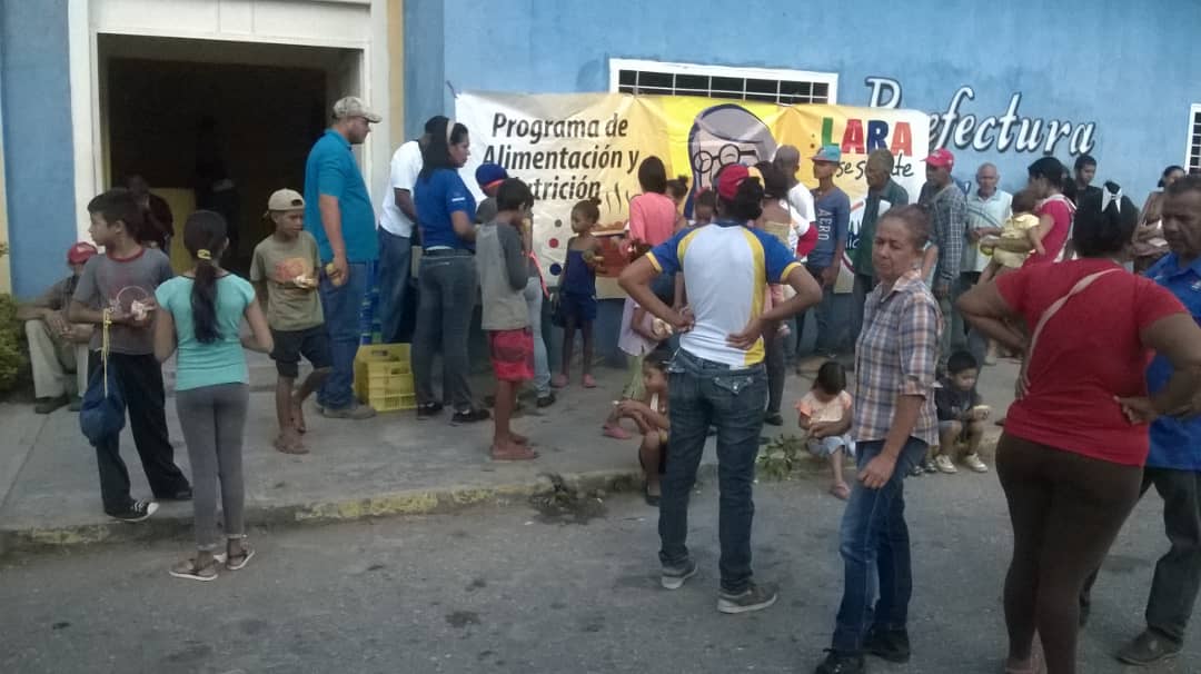 PrefecturaSp's tweet photo. Iniciamos jornada brindando apoyo al Programa d Alimentación y Nutrición Paquita que desde @GobiernodeLara promueve #MasAccionesmenosHambre https://t.co/hfsjB2pXge
