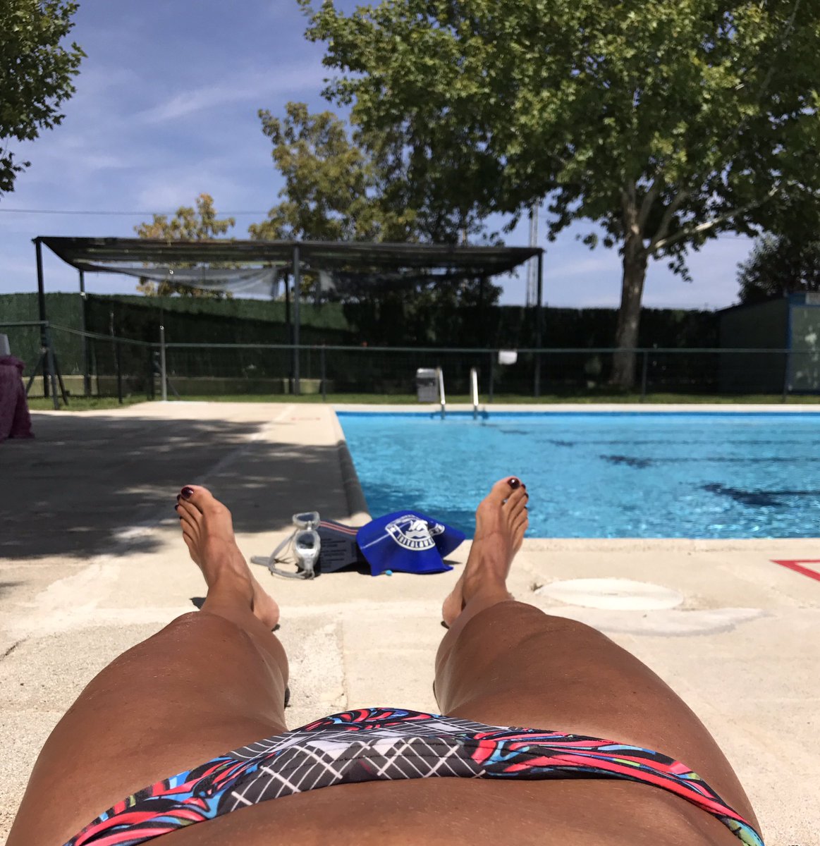 sarukitri's tweet photo. ...y llegan estos últimos días d verano;agua fresca;después del #swim🏊🏼♀️;unos minutos d relax..corres peligro de 😴😴..#byesummertime. https://t.co/V1sNaonv35