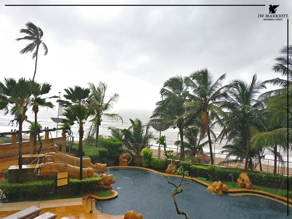 JWMarriottJuhu's tweet photo. Watch the clouds pour down and the trees sway in merry motion at the #JWMarriottJuhu!
#MonsoonsAtJWJuhu
#JWMarriott #MonsoonViews #RainyDay https://t.co/mhm0PBTKRi