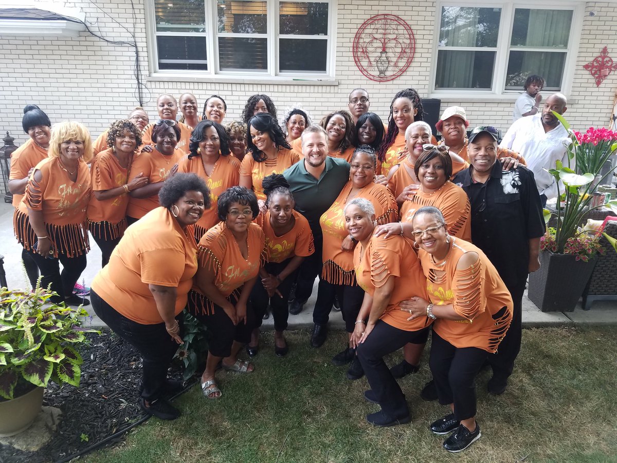 Fre2Dance's tweet photo. Fre2Dance having a great time in early morning with Jon Hansen, WCIU &amp; The Jam! https://t.co/e92soNLvQJ