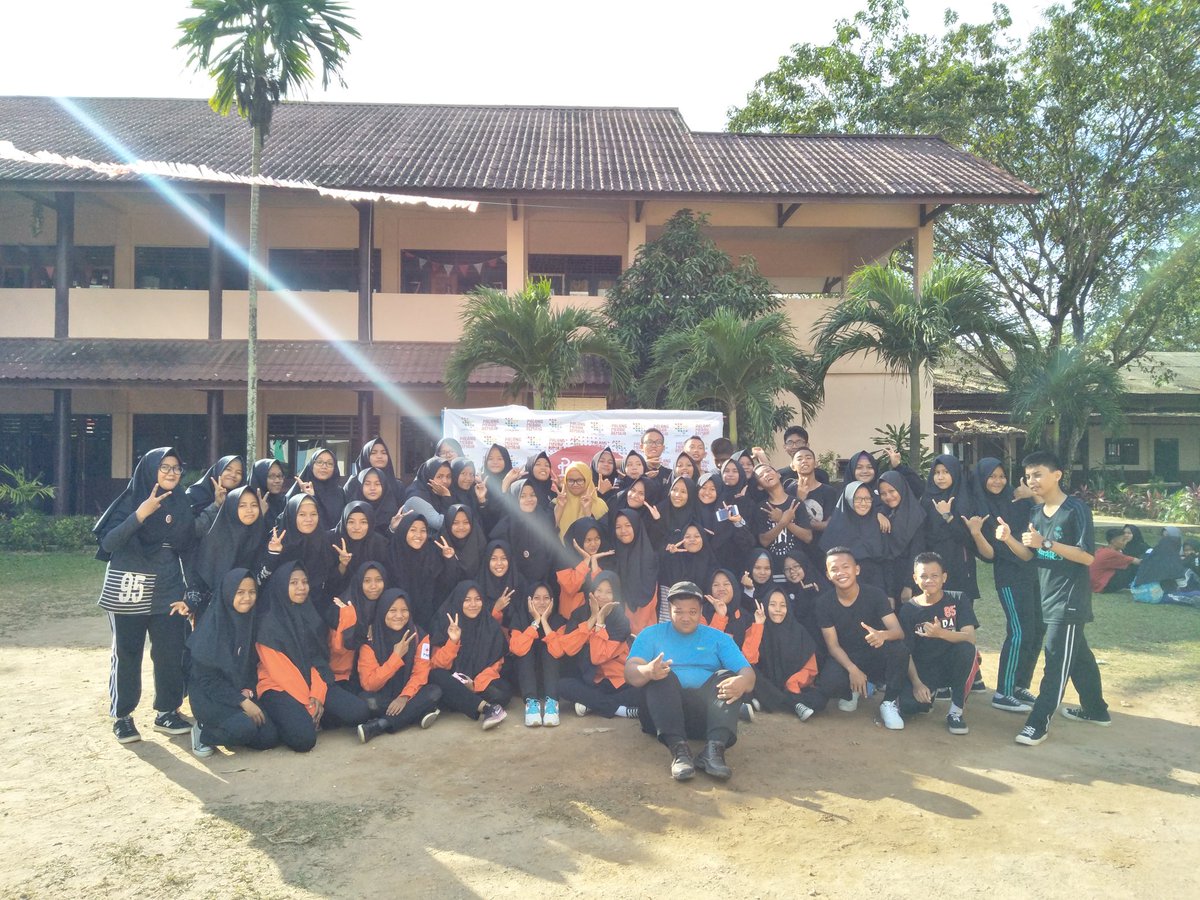 manda_redcross's tweet photo. Assalamualaikum.
Alhamdulillah "Mop bengkong-batu ampar" berjalan dengan lancar. https://t.co/48Q0HBVROn