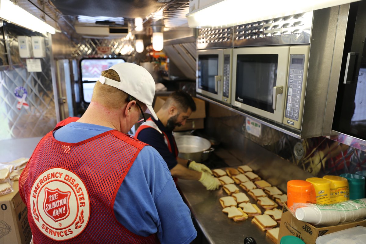 SalvArmyIHQ's tweet photo. 200,000 meals have now been served by 92 Salvation Army mobile canteens meeting needs in SE Texas #Harvey
Info/give: https://t.co/zsj9WgNuvA https://t.co/eK0XX0c2o7