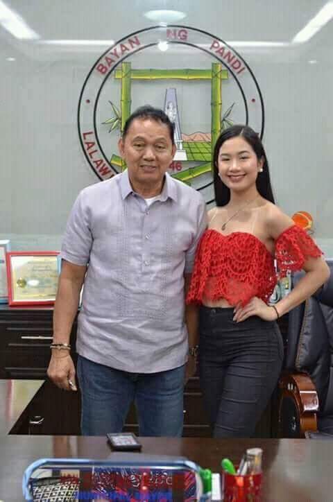capjerome01's tweet photo. Wow. Taga samin pala tong nanalong Miss MultiNational Phil! Congrats po Ms. Sophia Seneron. πππ #MissMultiNational2017 https://t.co/rbW2yoI7C1