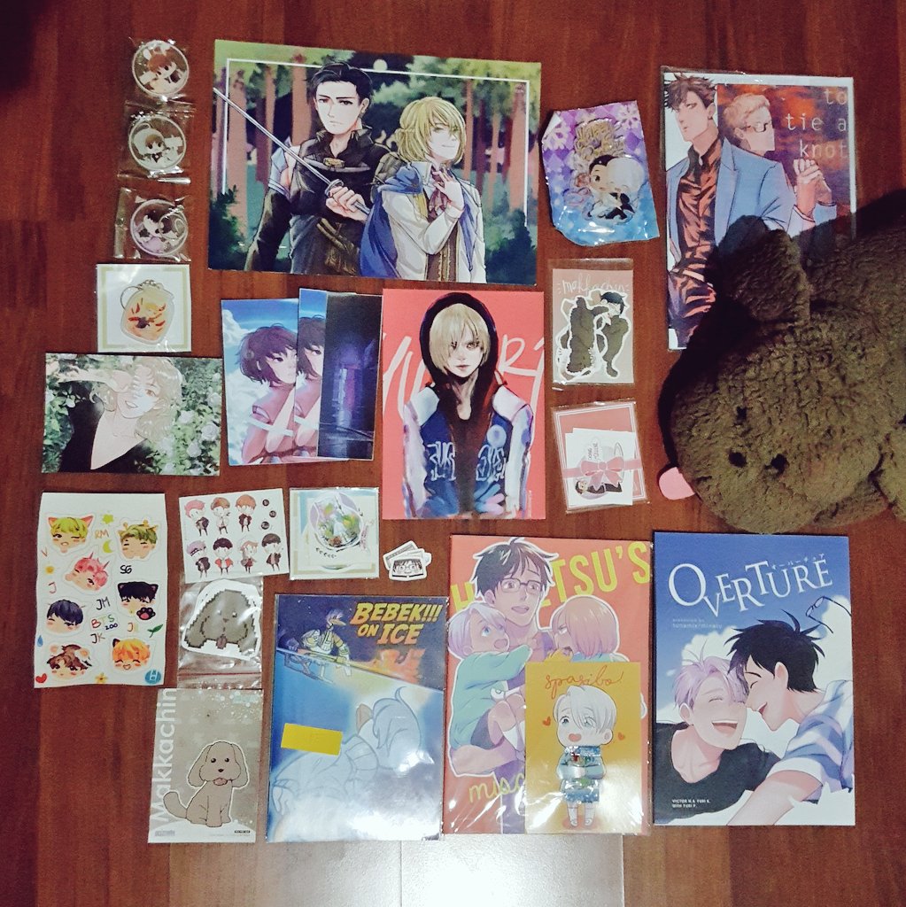 muxlee's tweet photo. #comifuro9 loot! doujin by @Etansel @minahomine @OmTivi and @coltelafilla 💕 shoutout to asta for makkachin tissue box and bromide 😭 https://t.co/Gqjp4uSO0p