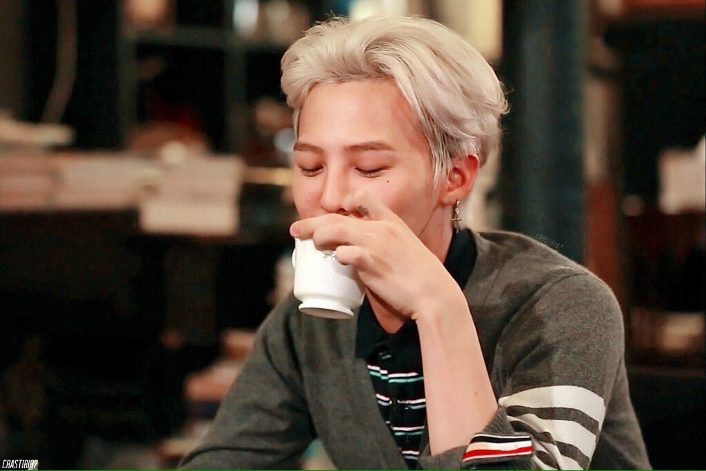 ahjummanila's tweet photo. @krungy21 "If you want to make Sandara yours, hold a concert."

Jiyong: hold my beer /sips tea/ https://t.co/IGNoJFKHRe