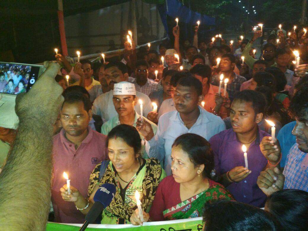 Bihcomputertc's tweet photo. Candle light not for dinner just for justice...plzz ab to suna Bihar gov #nitishkumar #aajtak #shushilmodi #livebihar https://t.co/oSugz5JWF1