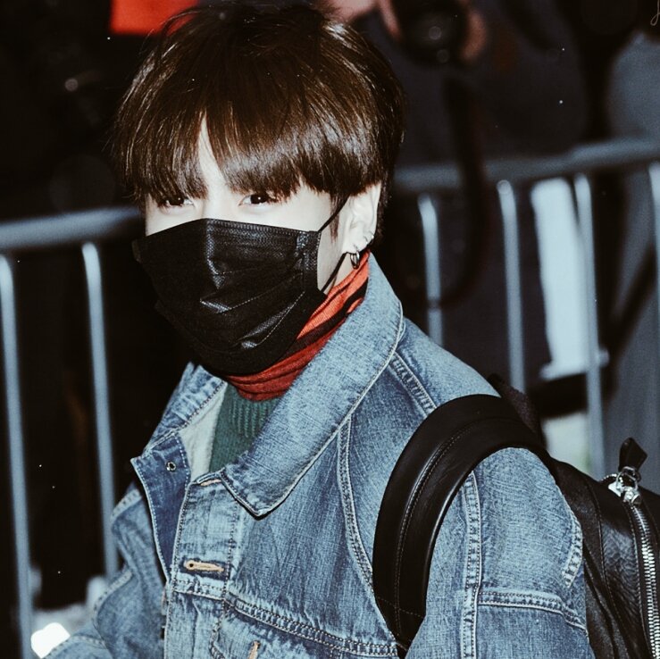 filthypurple's tweet photo. he said denim will always be a good idea   

#ArmySelcaDay https://t.co/5D9jUE0jKI