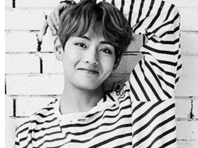 hiatuslife0's tweet photo. Baby you're amazing, your my angel come and save me☄☄
@BTS_twt 
#ARMYSeIcaDay 
#Her1MPreordersParty https://t.co/YYKjOg1MaN