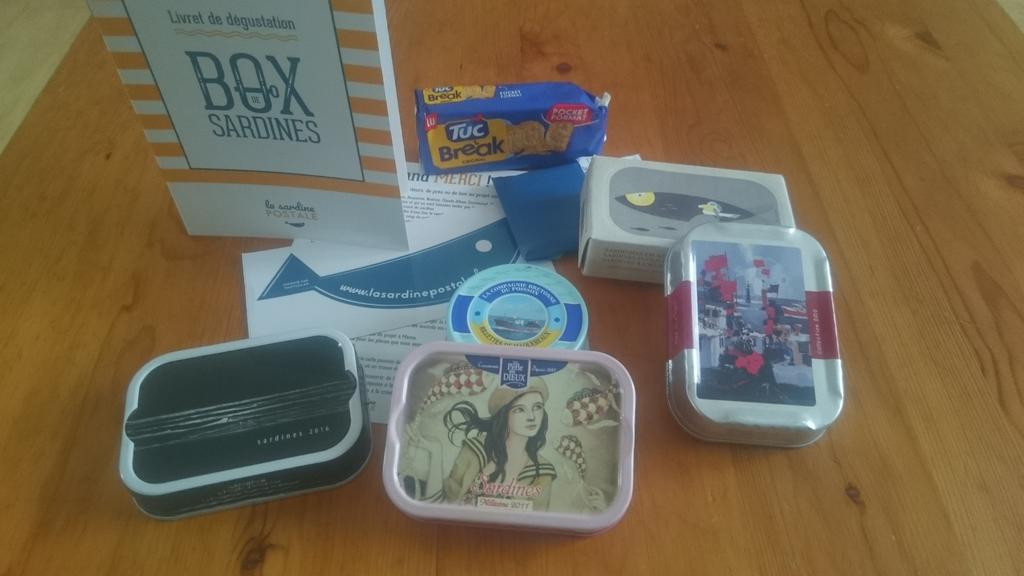 PleoMat's tweet photo. Ouiii elle est arrivée ma Box de Sardines ! La Sardine Postale, un projet Ulule réussi ! Well done Lérig ! Merci à @0c0ABAM 😉 https://t.co/33sg0j8E3X