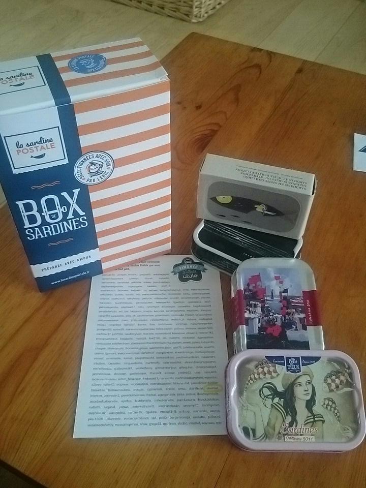 PleoMat's tweet photo. Ouiii elle est arrivée ma Box de Sardines ! La Sardine Postale, un projet Ulule réussi ! Well done Lérig ! Merci à @0c0ABAM 😉 https://t.co/33sg0j8E3X