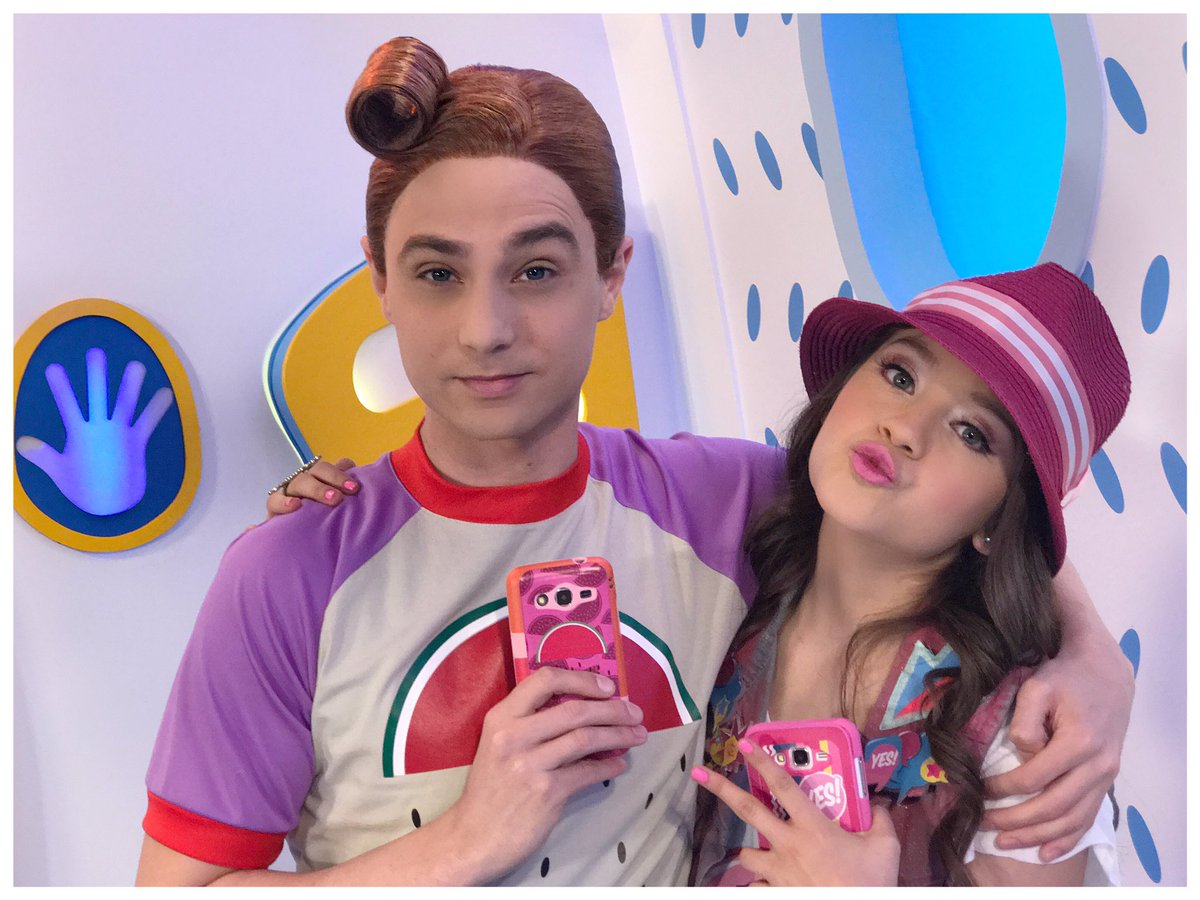 hugorodriguezok's tweet photo. HOY @karolsevilla se sube al Junior Express. NUEVO CAPÍTULO.  No se lo pierdan. 😉🎬. AR &amp; CH 17:30 Hs. MX &amp; CO 18:00 Hs. https://t.co/HyHRgMNEwI