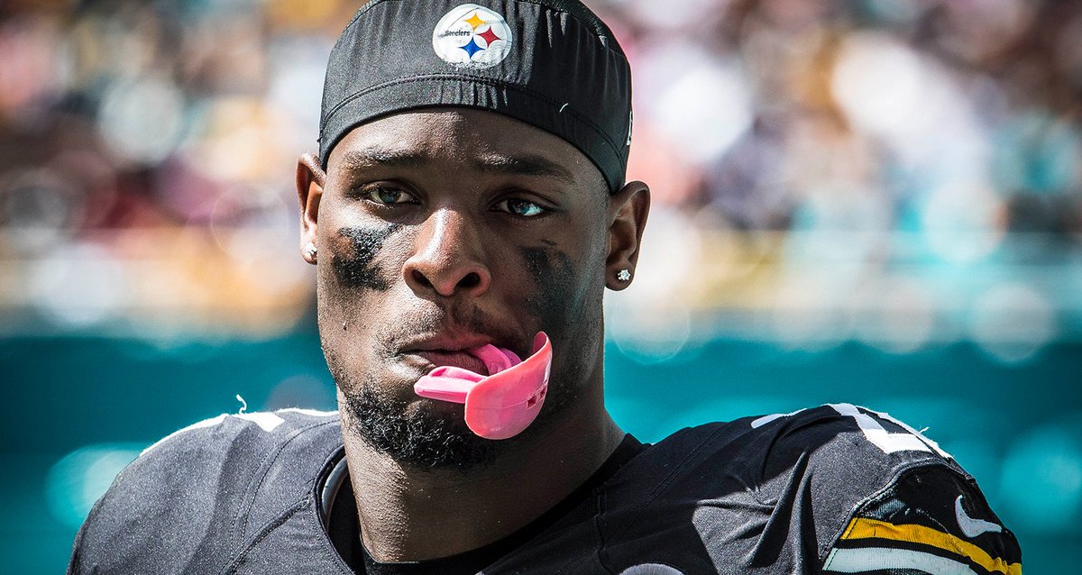 steelers's tweet photo. Le'Veon Bell has signed his franchise tender.

MORE: https://t.co/JNIYJlp5Hj https://t.co/ULQlKF9m7B