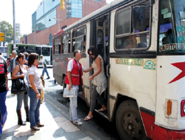 Ministerio de Transporte autoriza aumento del pasaje a Bs. 280 en Caracas goo.gl/rykp6C
