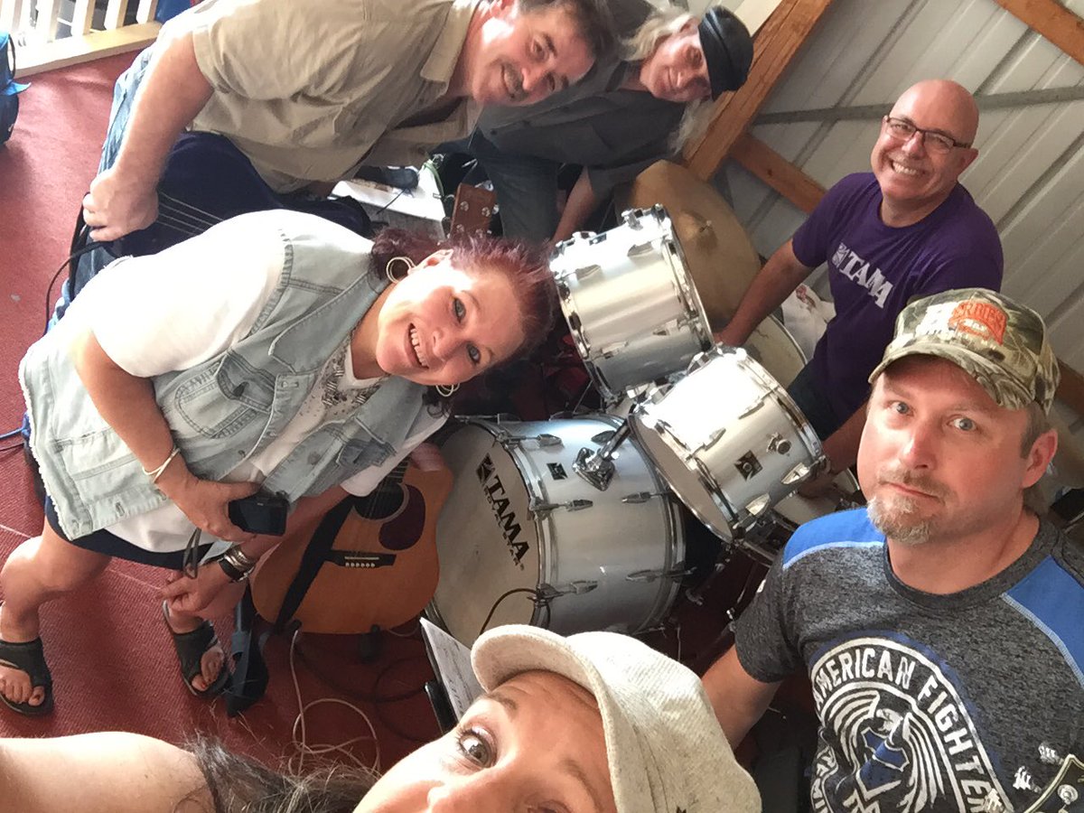 JeffreyJelinski's tweet photo. Did you miss the famous #HardingChurchBazaar?  Sharing a couple pics of what you missed. Wishing you Safe #HappyLaborDay. #HeadlightsOn 😀🇺🇸 https://t.co/hfb8XDAECz