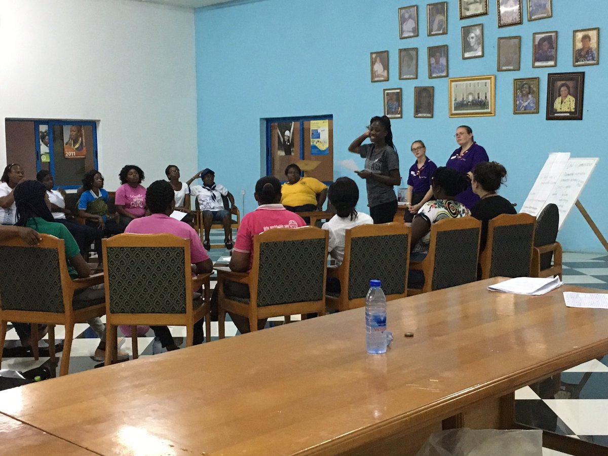 GOLD_Ghana's tweet photo. Our groups are feeding back their solutions to their barriers of communication #goldghana2017 https://t.co/lmliFF1Wfz