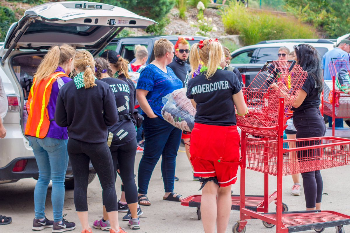 WesternU's tweet photo. Move in day two, here we go! πͺππͺππͺ #poweredbysophsandfeels #westernoweek #offtowesternu #offtorez https://t.co/N9MCOGybsY