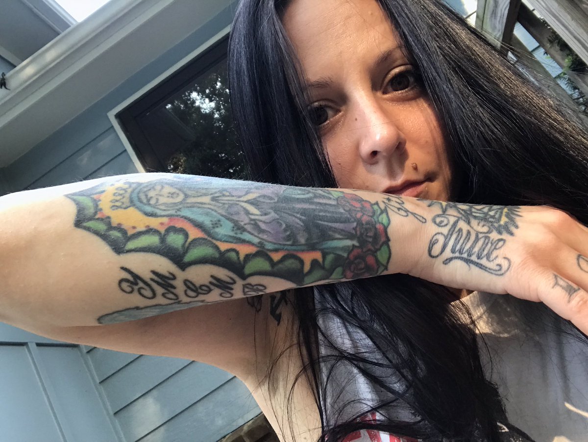 JillSixx's tweet photo. Please get well @LilTunechi! And if this is drug-related please get help. Huge fan here- proof tatted all over my arm. ❤️❤️ #YMCMB #LilTune https://t.co/3FLa8JfM6a