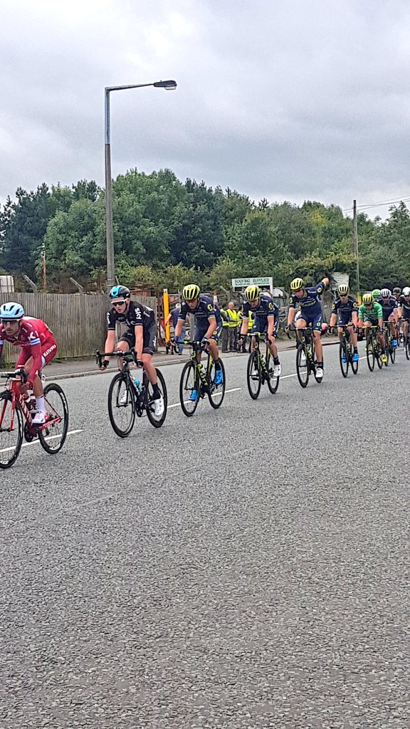 PINKSUZIQ72's tweet photo. Just passed through #Bebside on @TourofBritain #NlandtoB #OVOToB #Northumberland https://t.co/fQDhDBFb0j