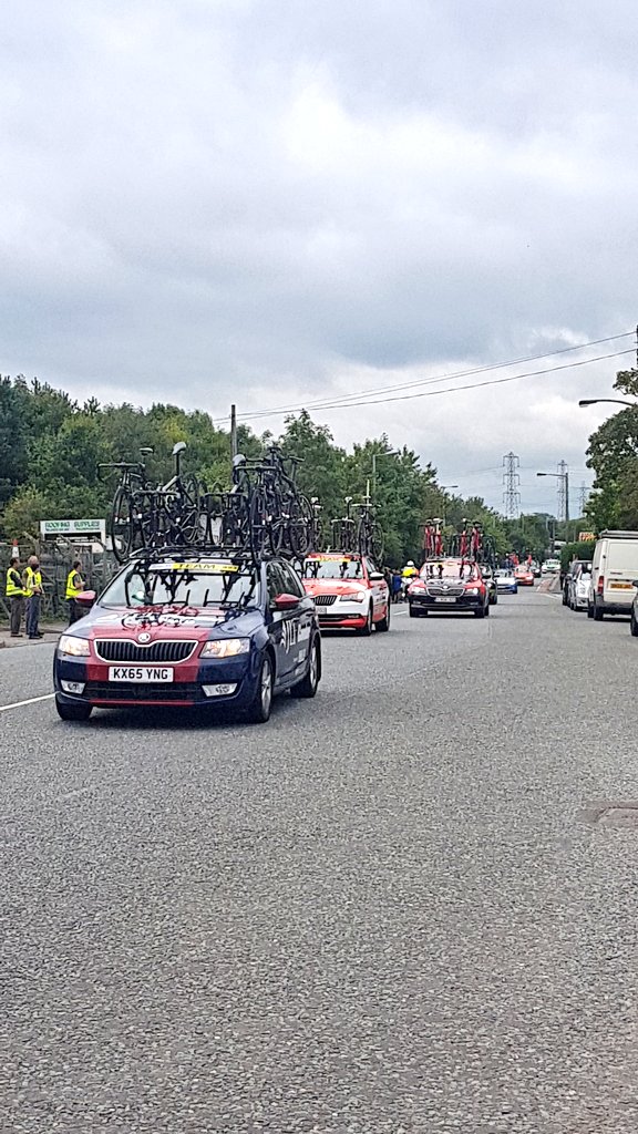 PINKSUZIQ72's tweet photo. Just passed through #Bebside on @TourofBritain #NlandtoB #OVOToB #Northumberland https://t.co/fQDhDBFb0j