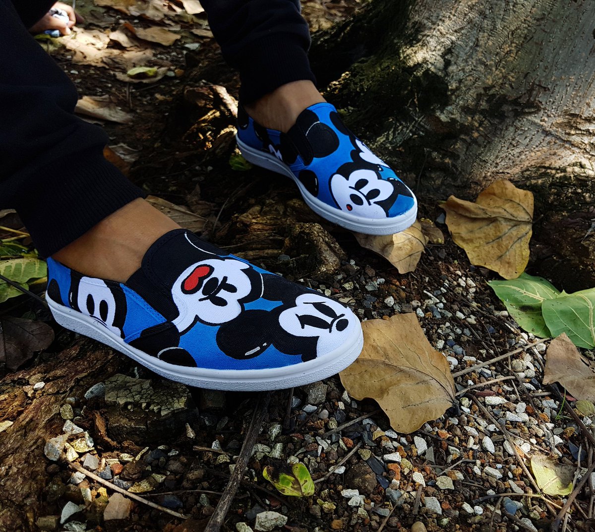 FerYerovi's tweet photo. Don't stop your steps 👣
Calzado personalizado #Fydesign
•Pintados a mano
•Envios y contactos #0996537024
#livewithart ✍🎨
#FelizLunes https://t.co/IokSt1qXqv