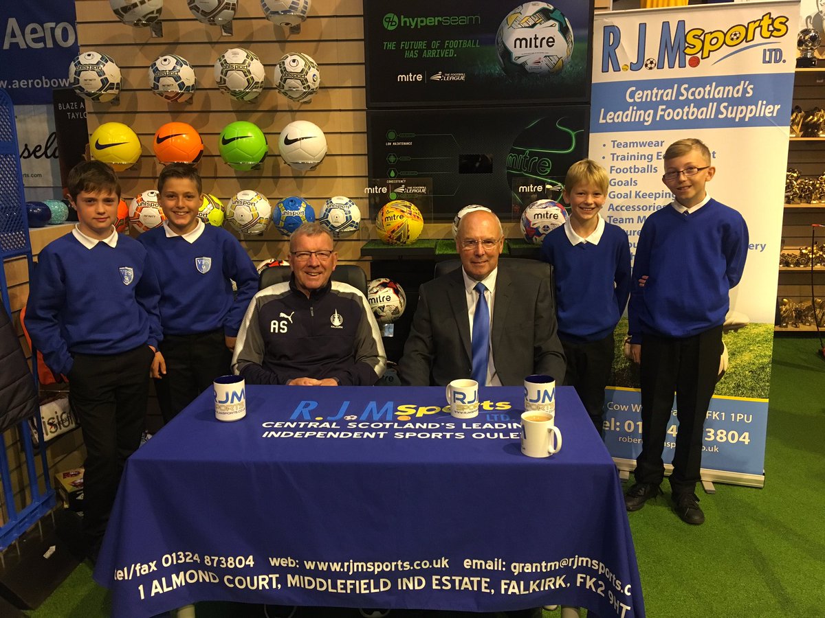 MrWatersECPS's tweet photo. VPS football team had the privilege of interviewing Alex Tottenham and Alex Smith today to promote the Legends game on the 24/09 this month! https://t.co/5IOm6QZgv3