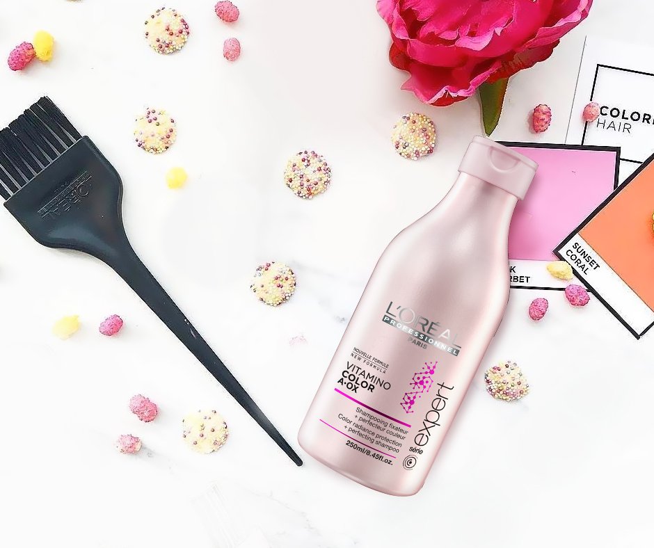 LorealProVe's tweet photo. Los radicales libres y la acción del agua deterioran la coloración de tu cabello el Shampoo #VitaminoColorA-OX refuerza el color https://t.co/X9madB4C2p