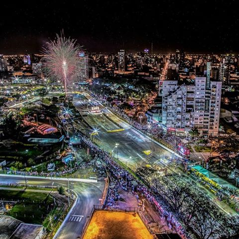 ingaramorossana's tweet photo. #SantaFeCiudad a pleno! 120 mil personas disfrutaron del evento automovilístico del año #SantaFeCrece #TC2000 --> https://t.co/aWU24qPBAF https://t.co/UXGXWC7Ar0