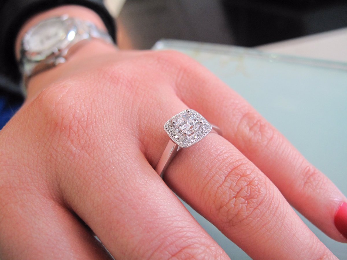 WongsJewellers's tweet photo. Cushion Shape Diamond Engagement Ring #love #wongsjewellers #creatinglove #diamonds #halo #cushioncutdiamond #liveroooljewellers #forever https://t.co/lIs0C19qXa