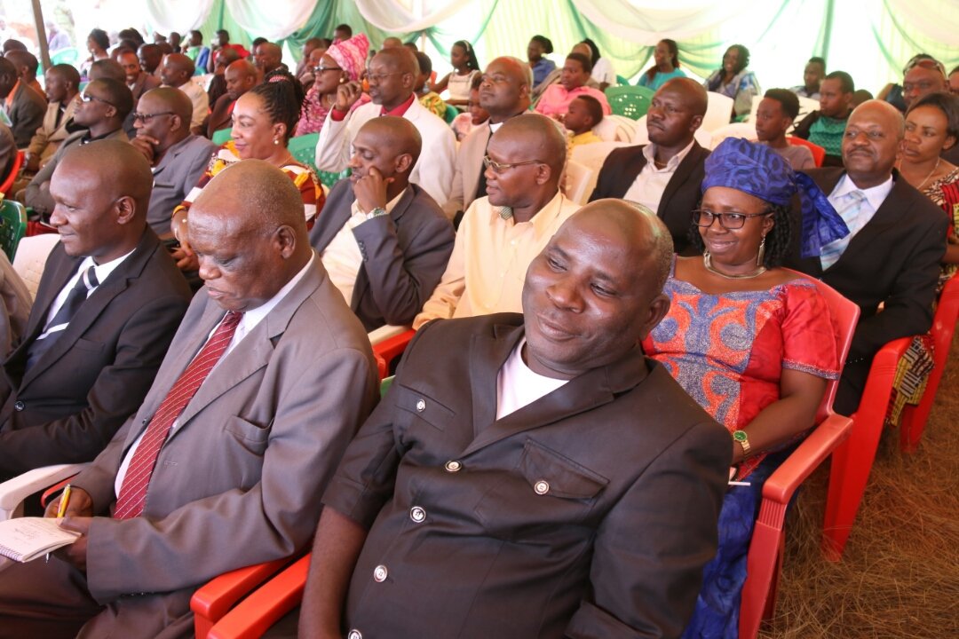 DeniseBucumi's tweet photo. #Burundi : Turashimiye abantu mwese mwaje kudushigikira mu masengesho yo gushima Imana yabereye  @KarusiProvince . Imana ibahezagire cane. https://t.co/JvbhPuJQES