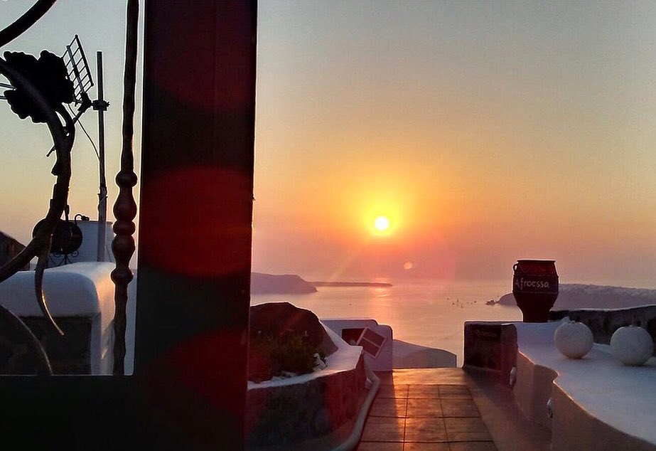 ValeCortese's tweet photo. il paradiso era poi questo.. 🌅 #missingsantorini @TravelSantorini https://t.co/ffKDnozMxF