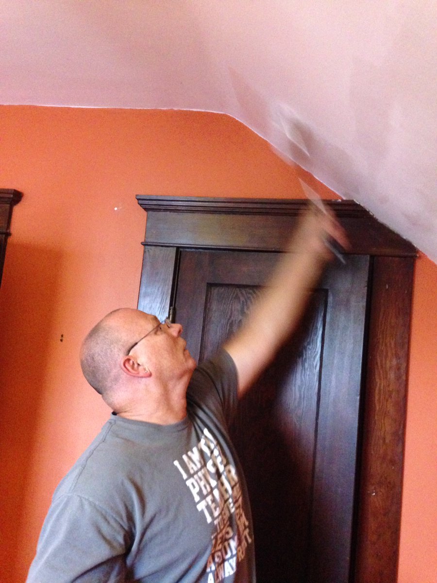 mrsruthinglis's tweet photo. 10 years of neglected home repairs tackled in 10 days by @WeDoGymRight and me #companyiscoming #confusedpets ๐๐๐ https://t.co/un6KkFoOKM