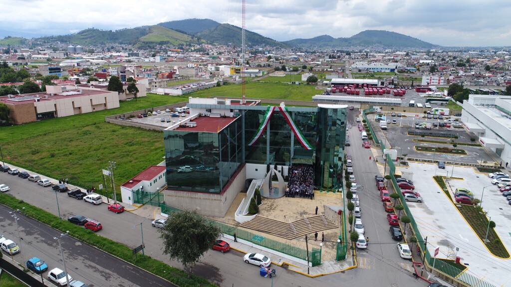 JorgeOlveraG's tweet photo. En la @CODHEM creemos en la importancia de reconocernos como humanos; hoy presentamos al equipo de trabajo de la Administración 2017-2021. https://t.co/Tul68SKWja