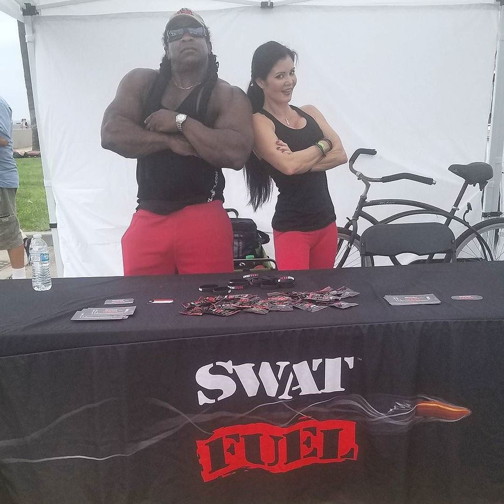 StaceyNaito's tweet photo. Looking boss at the @swatfuel booth today at @joewheatleymusclebeach contest 😁😁😁
#SWATFuelteam #SWATFuel #SWATBody… https://t.co/hlOgLFlXHW https://t.co/e81E8sQTDv