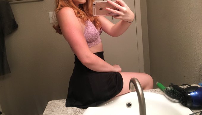 Briar Rose 🧚🏻‍♀️🍓 - 1 pic. i feel cute today !! https://t.co/RcQQDdrP9n