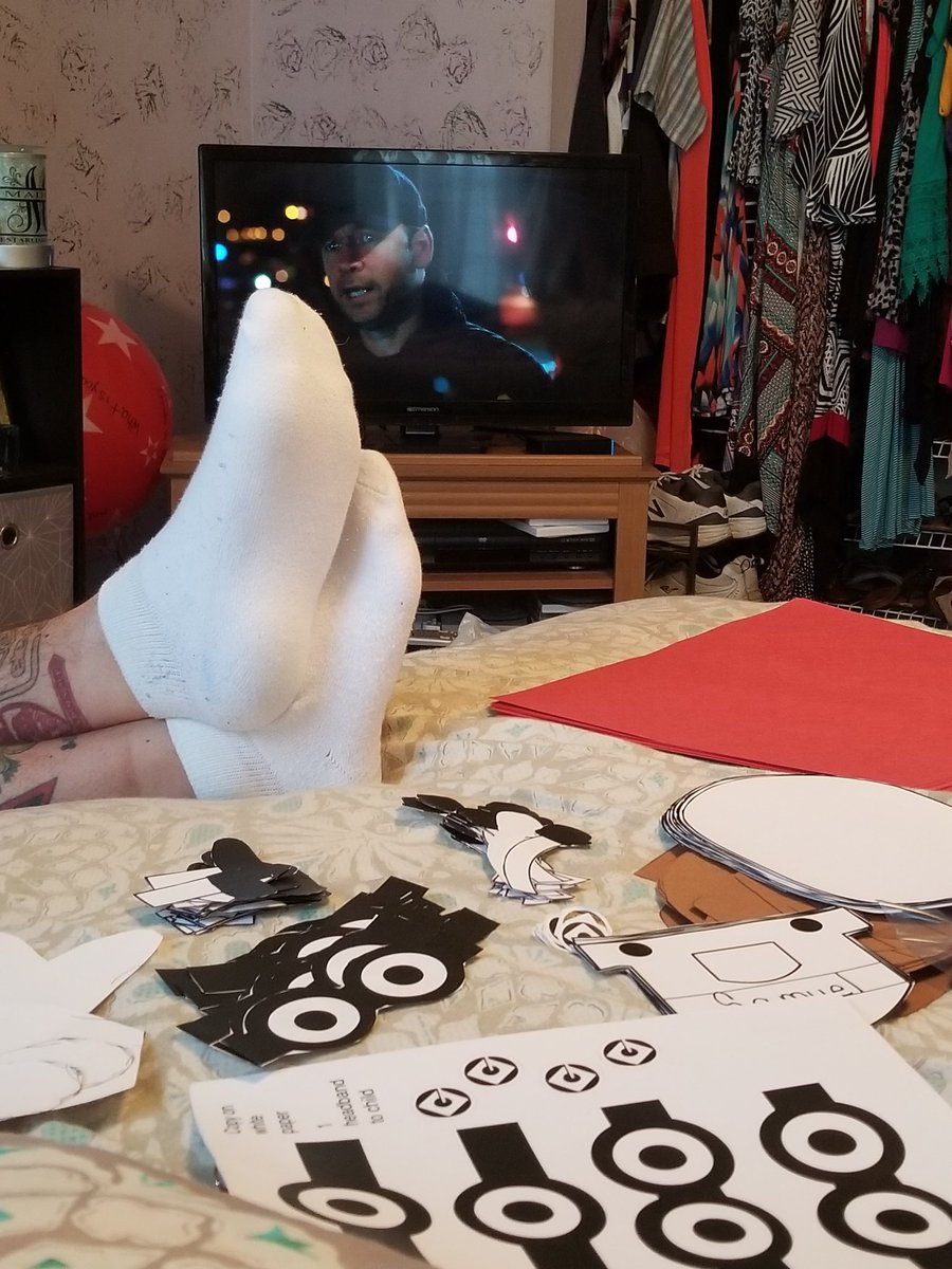 roxygirl301's tweet photo. @DonnieWahlberg binge watching #Bluebloods with the hubby while he helps me get ready for the 1st day of school! https://t.co/9BYJsdqbOF