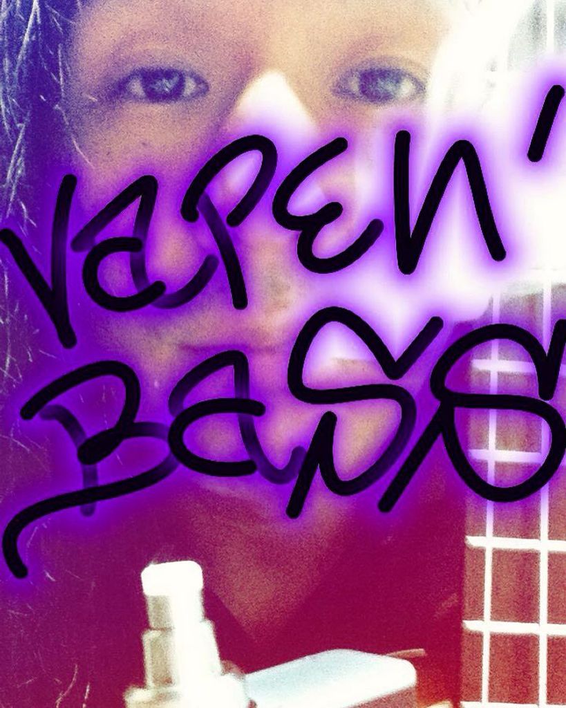 LFxROCKZ's tweet photo. 今宵もvapeとbassと共に。
#vape #vaper #vapor #vapestagram #instavape #vapelyfe #vapelife #bass #bassist #bassguitar #bassp… https://t.co/aEazPTAJU8 https://t.co/W8CRQuxgHJ