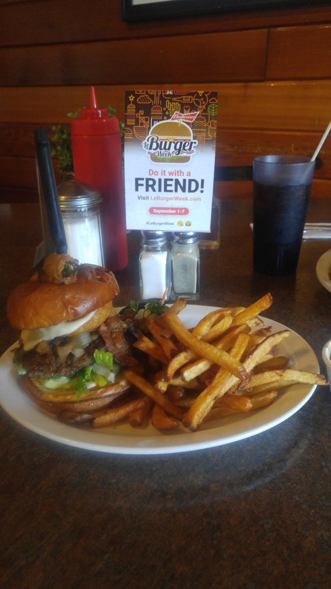 BeautifulBIJ's tweet photo. #leburgerweek #leburgerweekwpg #NiteHawkCafé #RockingTheHawk https://t.co/K9kGqrd1MR