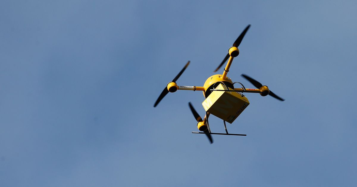 LMdisrupt's tweet photo. The way of the future! Icelanders can get burgers and beer by drone. https://t.co/3LwEekeKqN https://t.co/JXXefF2A5p