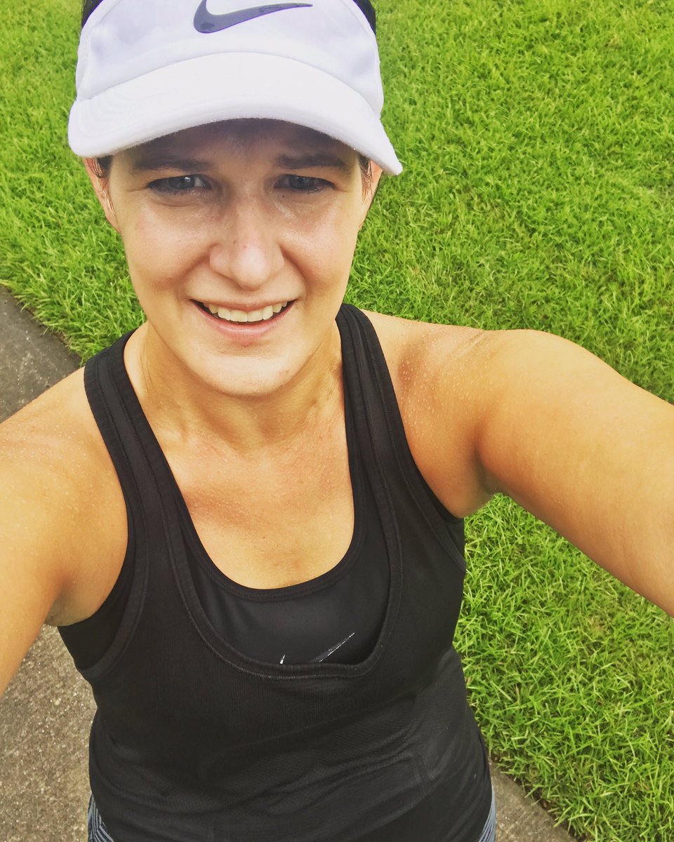 BriceBarnes's tweet photo. Nothing like running in the Florida Rain. #soaked #605milesin2017 #running2017👣 https://t.co/mdPQJONUYS